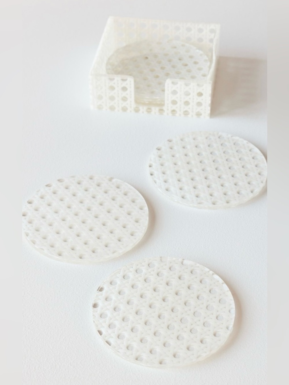 Kim Seybert White Reed Coaster Set of 6 - Picture 7 of 7